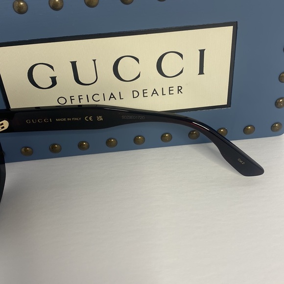 New - GUCCI Blue Logo Mask Unisex Sunglasses
GG1370S 001 99 - Picture 13 of 16